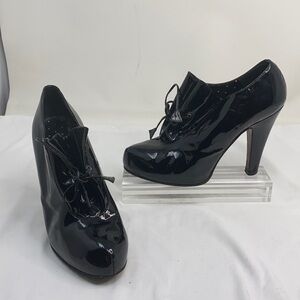 Moschino Sz 36.5 Black Patent Leather Heel Oxfords